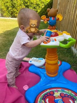 sit to stand to help baby crawl